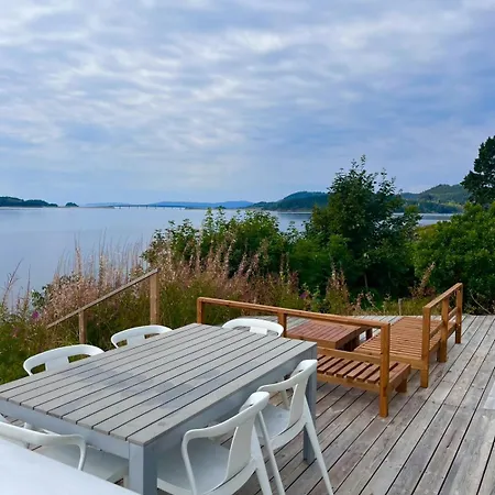Beachfront With Sun Terraces On Helgoy Hébergement de vacances *