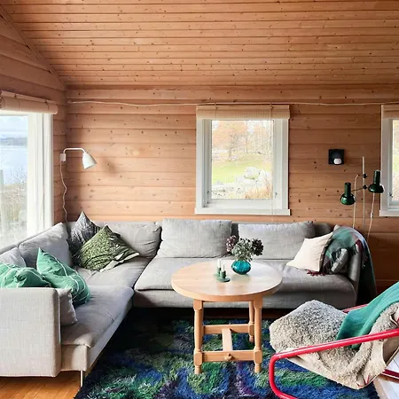 Beachfront With Sun Terraces On Helgoy Hébergement de vacances